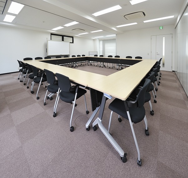 貸し会議室　会議室連結タイプA+B